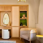 Vista Hotel 5*